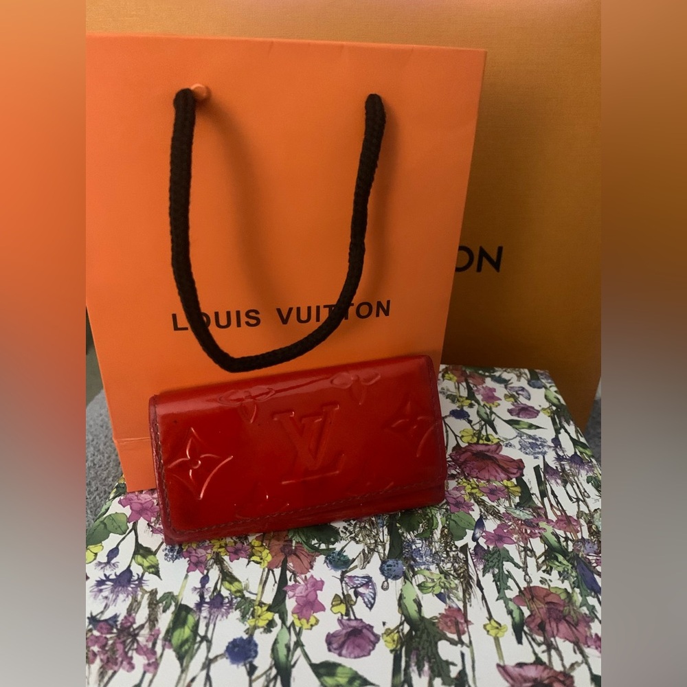 Louis Vuitton Red 🍎🍎Vernis Leather KEYHOLDER/CC Holder